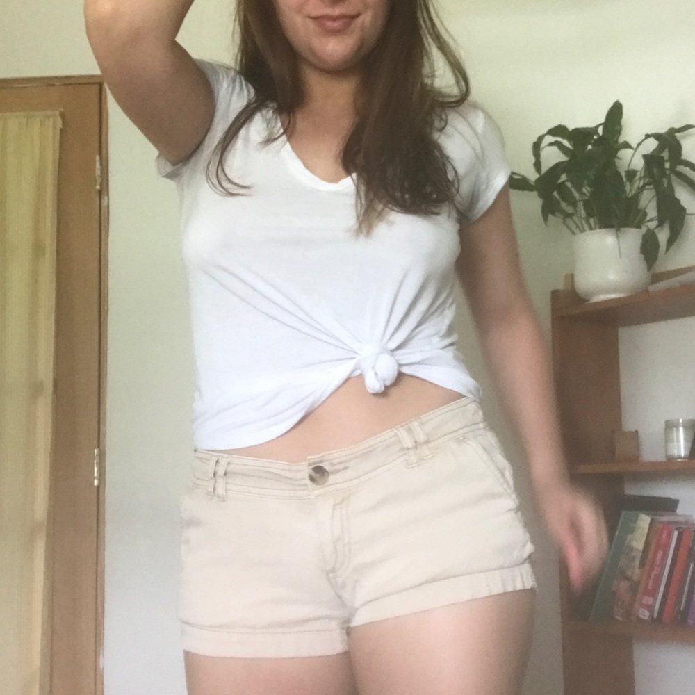 CUTE KAHKI SHORTS